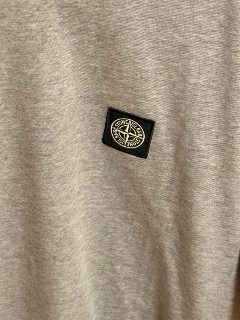 ストーンアイランド グレーTシャツ