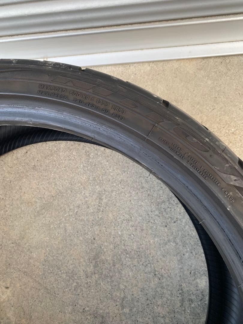 22年　225/35R20 ニットー　1本