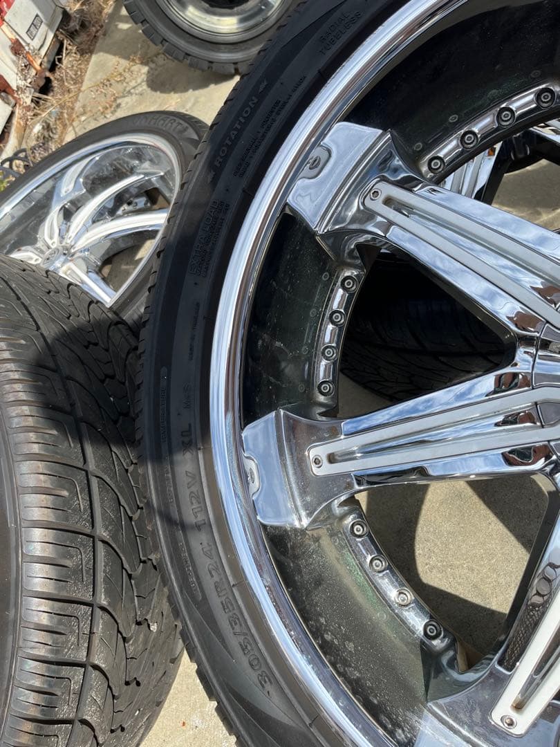 タイヤ　ホイール　305/35R 24インチ　5穴