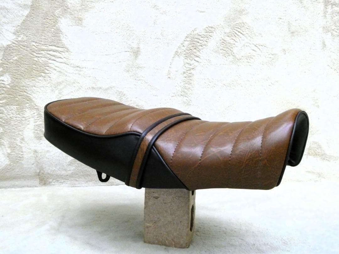 エイプ５０　タックロールシート 茶ツートン　/あんこ抜き キャブ車 完成品