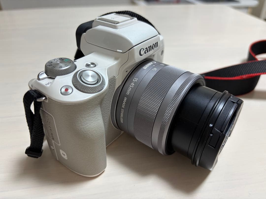 Canon EOS Kiss M ダブルレンズキットSDカード・カメラバッグ付