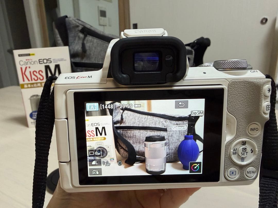 Canon EOS Kiss M ダブルレンズキットSDカード・カメラバッグ付