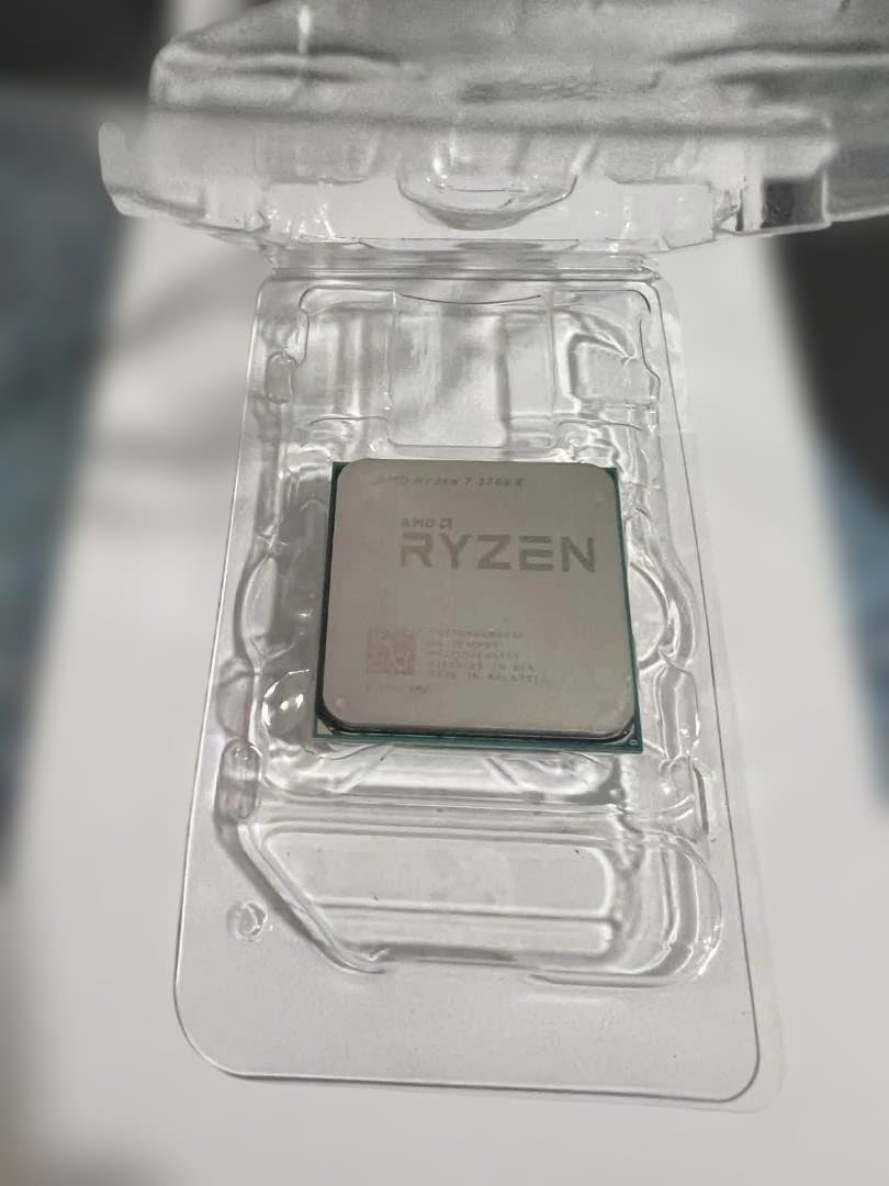 ぴ*ぅ様 AMD Ryzen 7 2700X CPU 本体