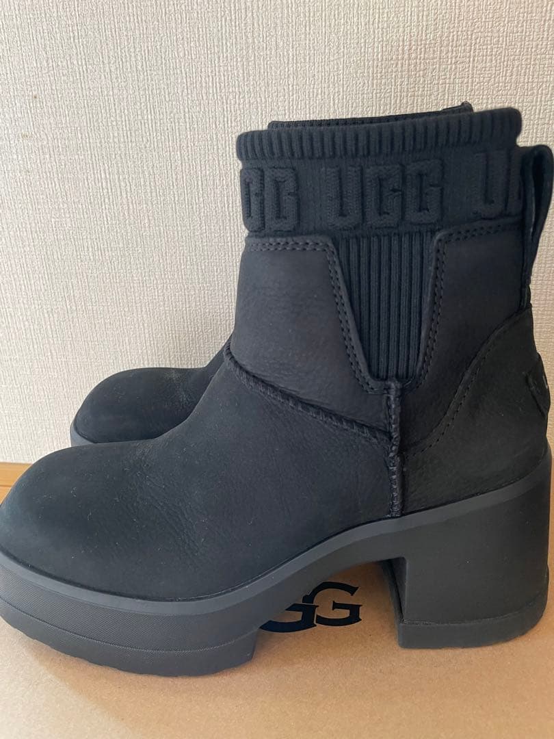 正規品UGG モクシーチェルシー　24㎝