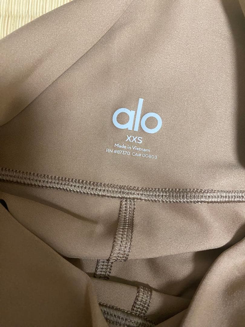 alo ヨガウェアセット スポーツブラとレギンス❗️ブラは新品未使用