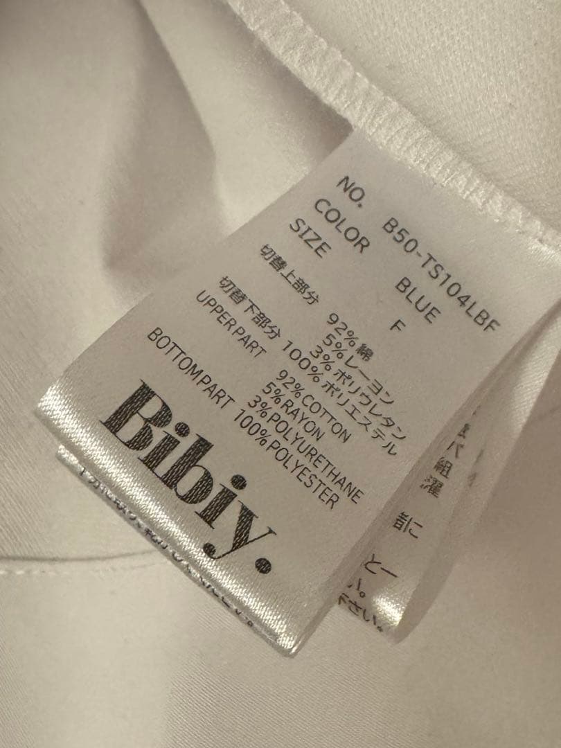 トップス bibiy. LOLA PEPURAMU TOP