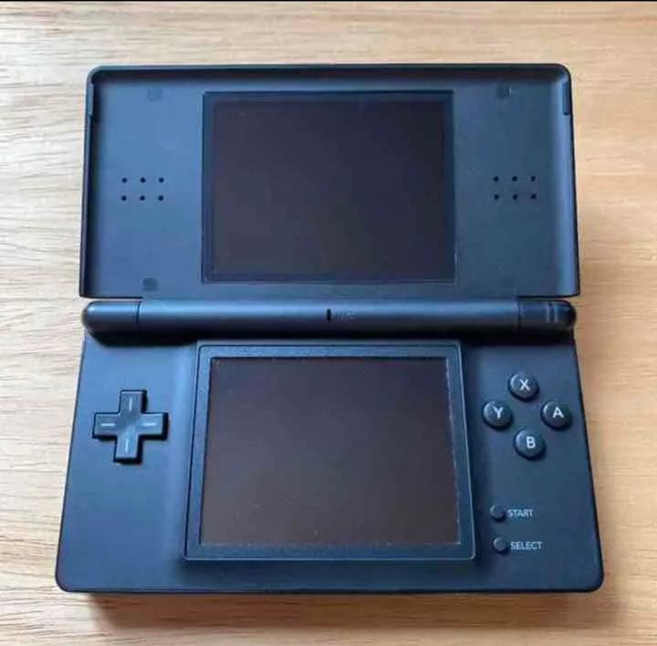 ニンテンドー Nintendo DS Lite(ブラック)＋ソフト4本