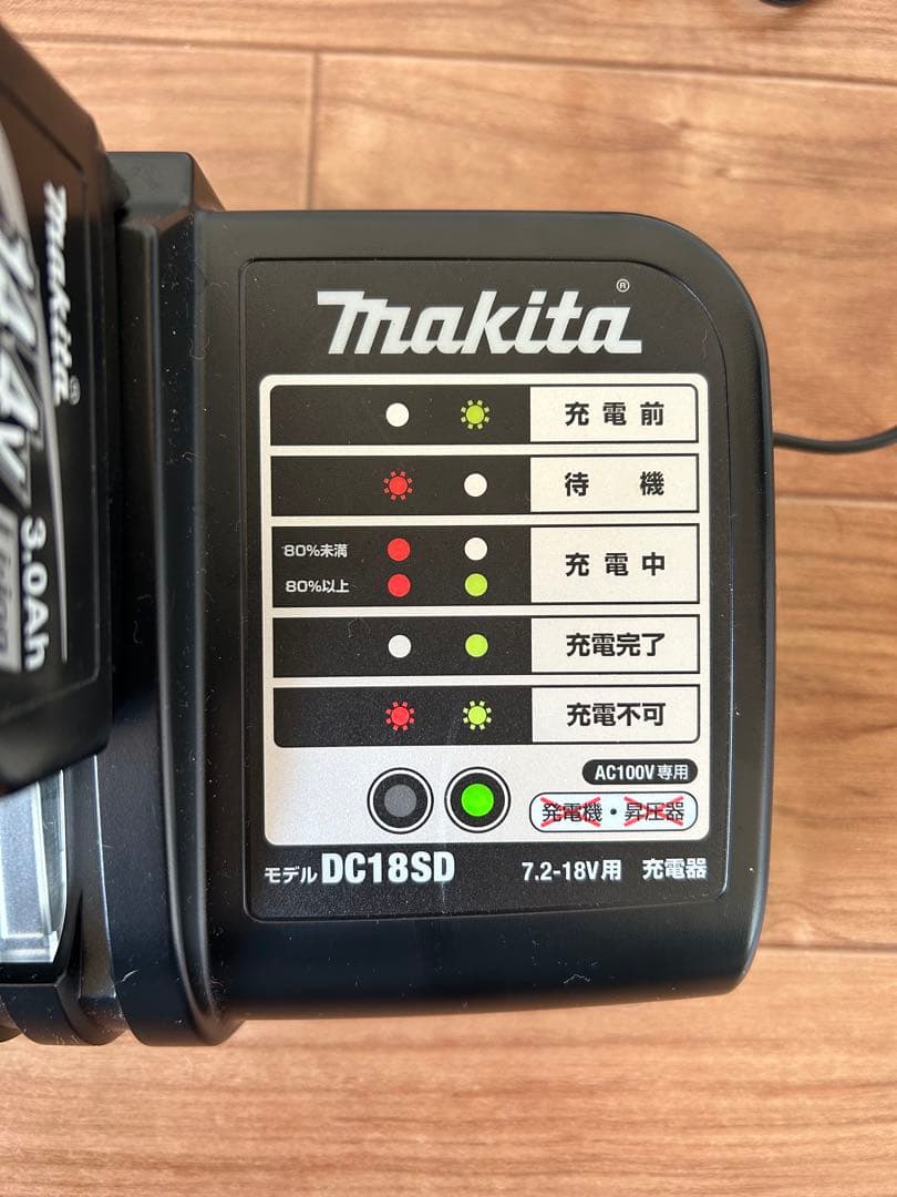 【少し訳あり】マキタ 充電式クリーナー CL140FD バッテリー・充電器付