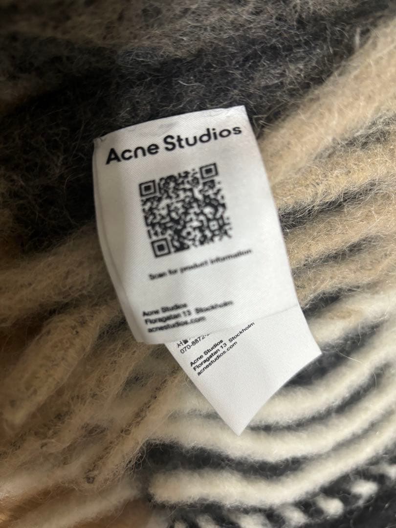 大人気！Acne Studios モヘアチェックスカーフ