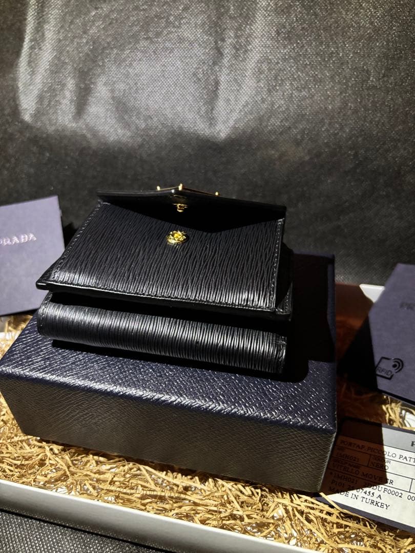 新品未使用　PRADA 三つ折り財布 1MH021