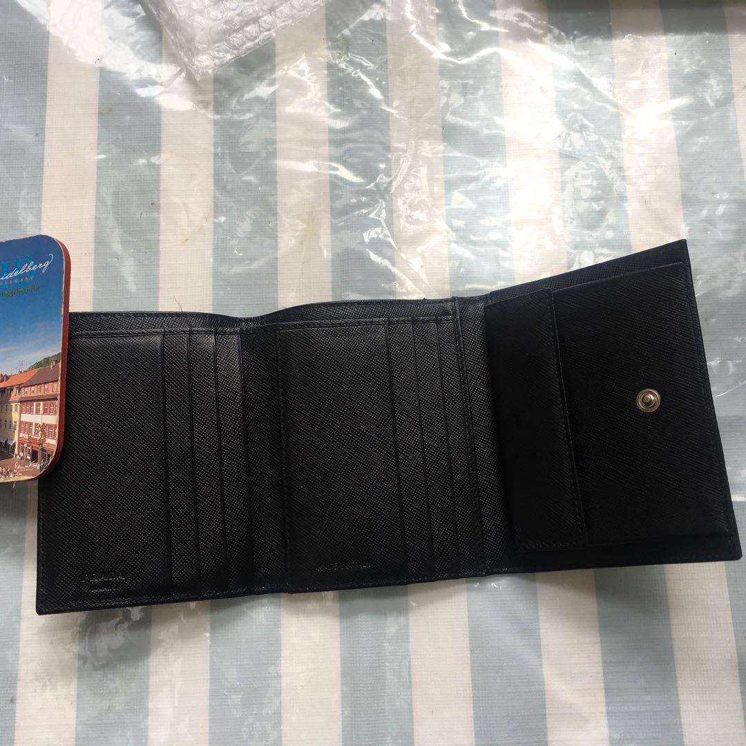 smile　PRADA ブラック 三つ折り財布　ビニール製