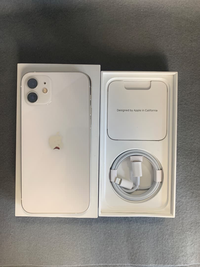 超美品　国内版　SIMフリー　iPhone12 64GB ホワイト色