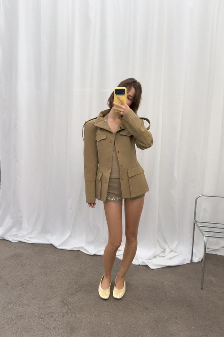 新品✨ ZARA ループディテールフィットブレザー ライトカーキ M