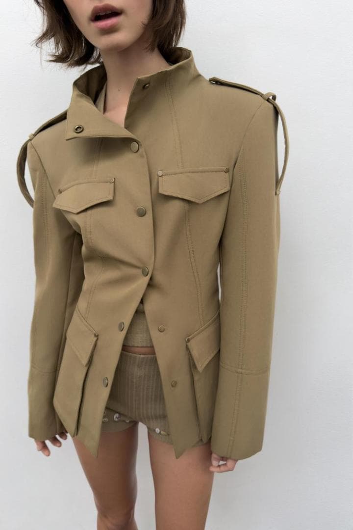 新品✨ ZARA ループディテールフィットブレザー ライトカーキ M