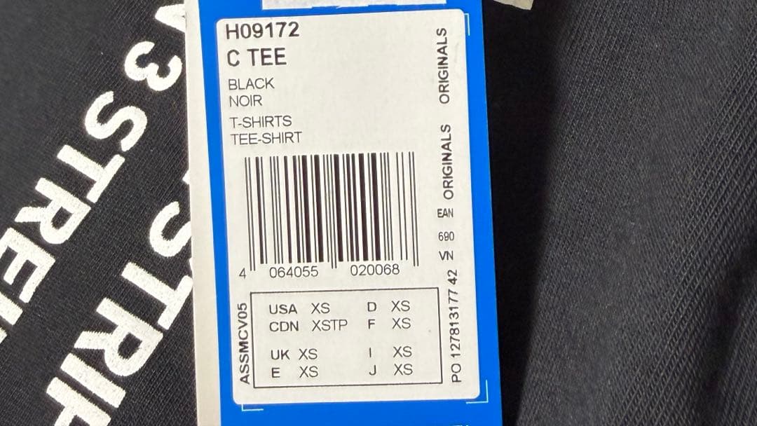 adidas 2枚Tシャツ　海外　ドバイ　DUBAI