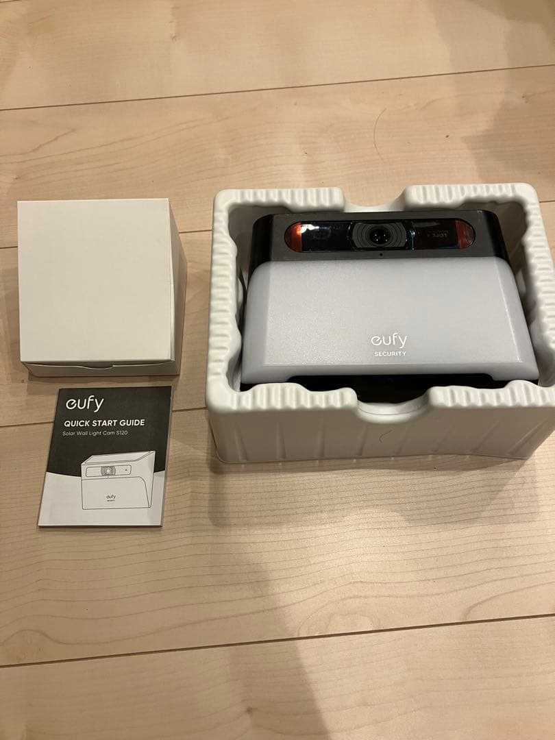 ほぼ未使用eufy Solar Wall Light Cam S120防犯カメラ
