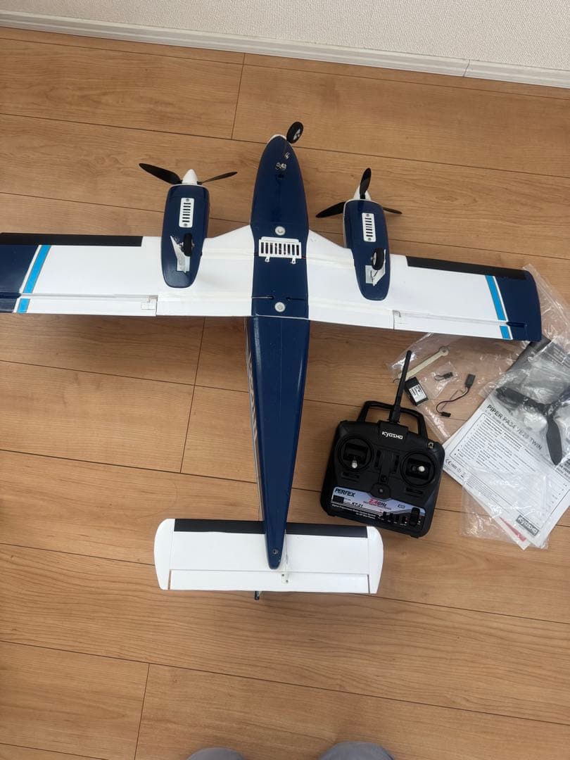 KYOSHO PIPER PA34 VE29 TWINラジコン飛行機