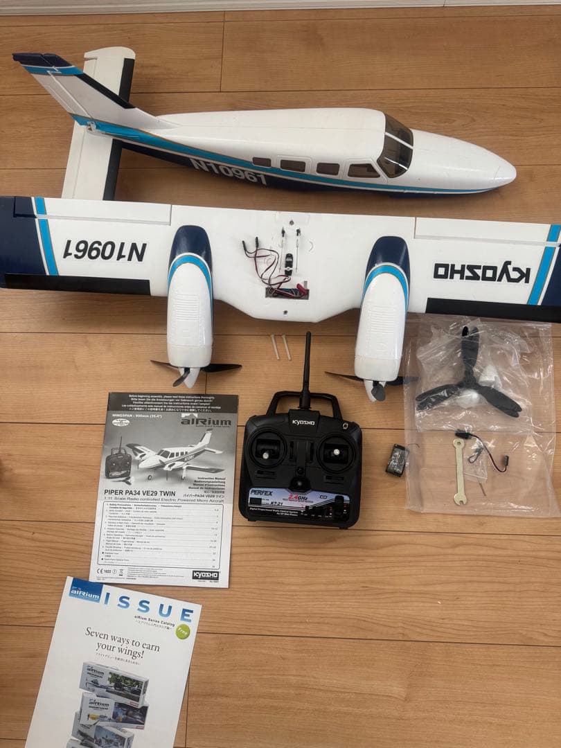KYOSHO PIPER PA34 VE29 TWINラジコン飛行機