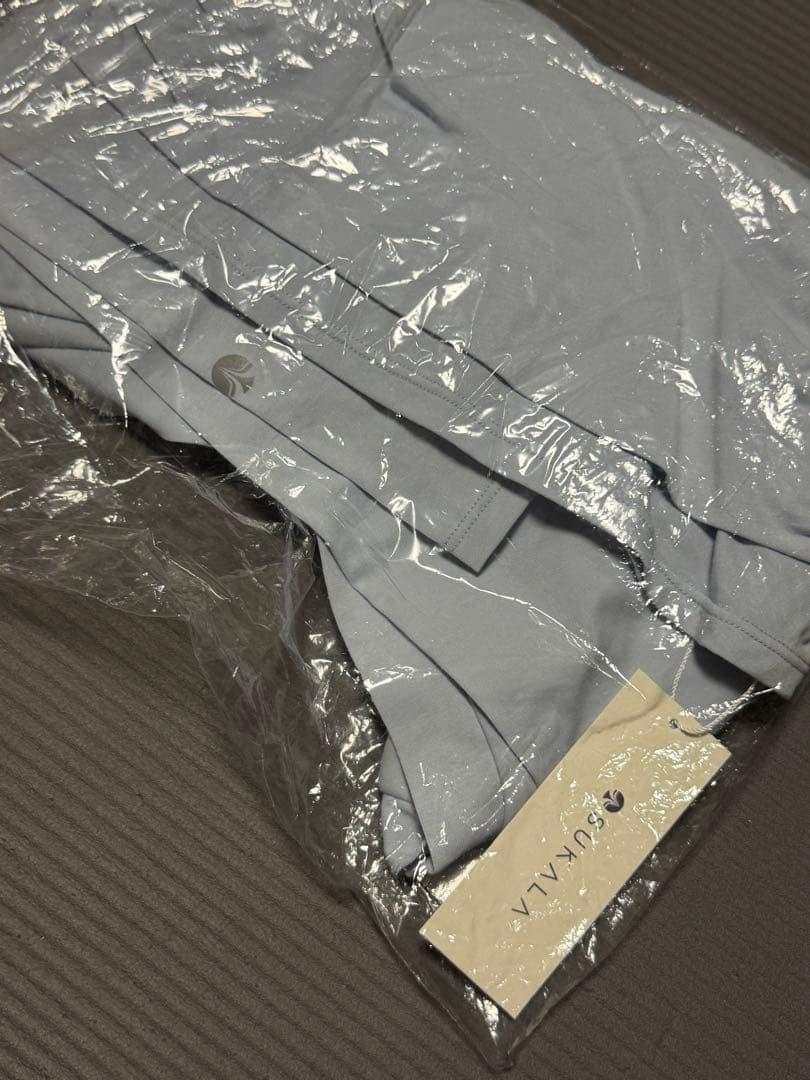 【新品未使用品 】　SUKALA カップ付　クロスロングスリーブトップス