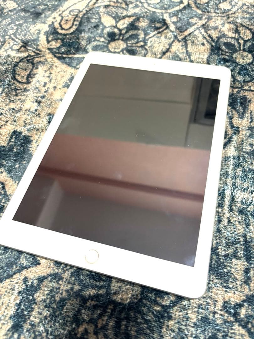 Apple iPad (第6世代) 32GB シルバー