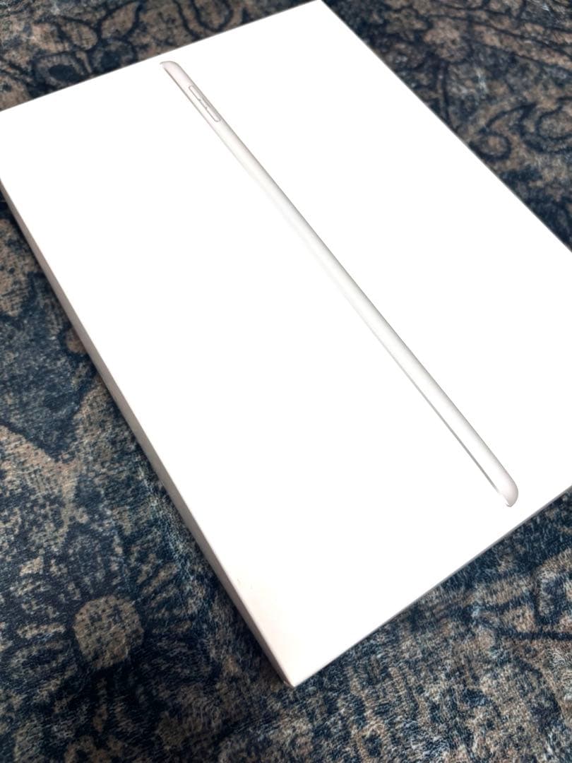 Apple iPad (第6世代) 32GB シルバー