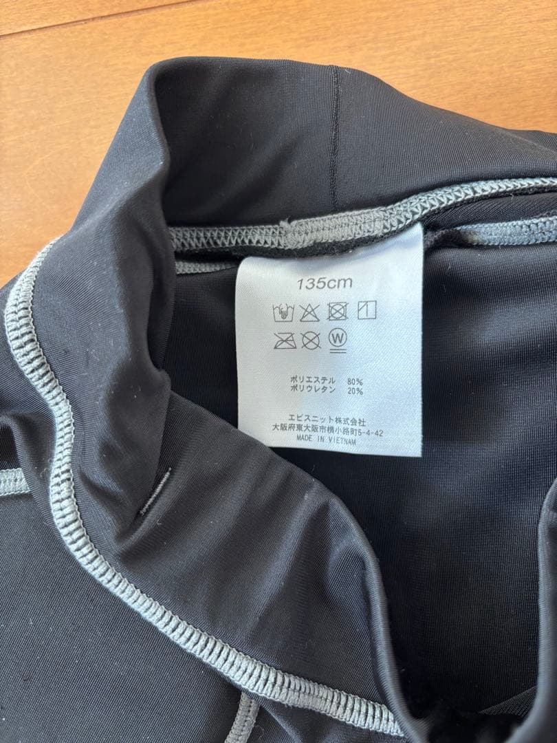 再値下げ‼️VOLCOMキッズスノーボードウェア上下セット　Sサイズ中古品
