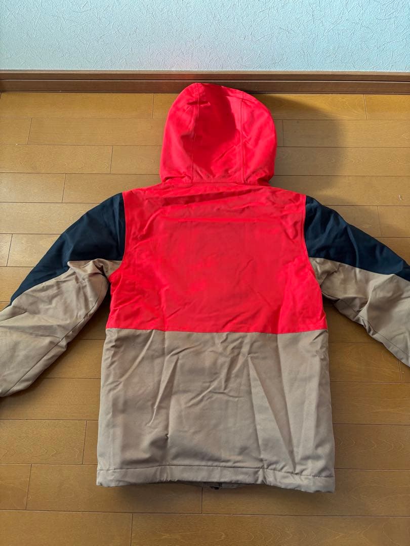 再値下げ‼️VOLCOMキッズスノーボードウェア上下セット　Sサイズ中古品