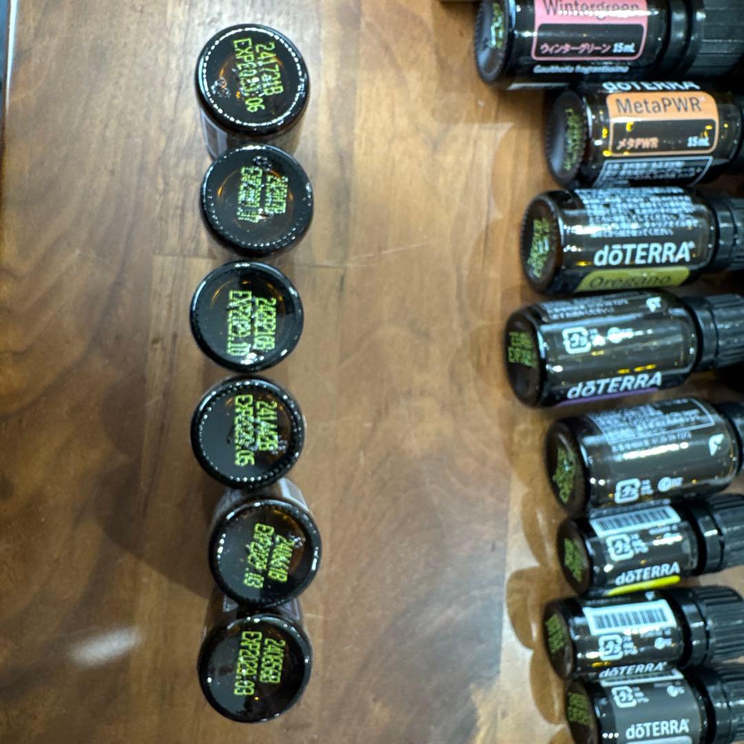 doTERRA エッセンシャルオイルセット 28本　ウッドボックス付き