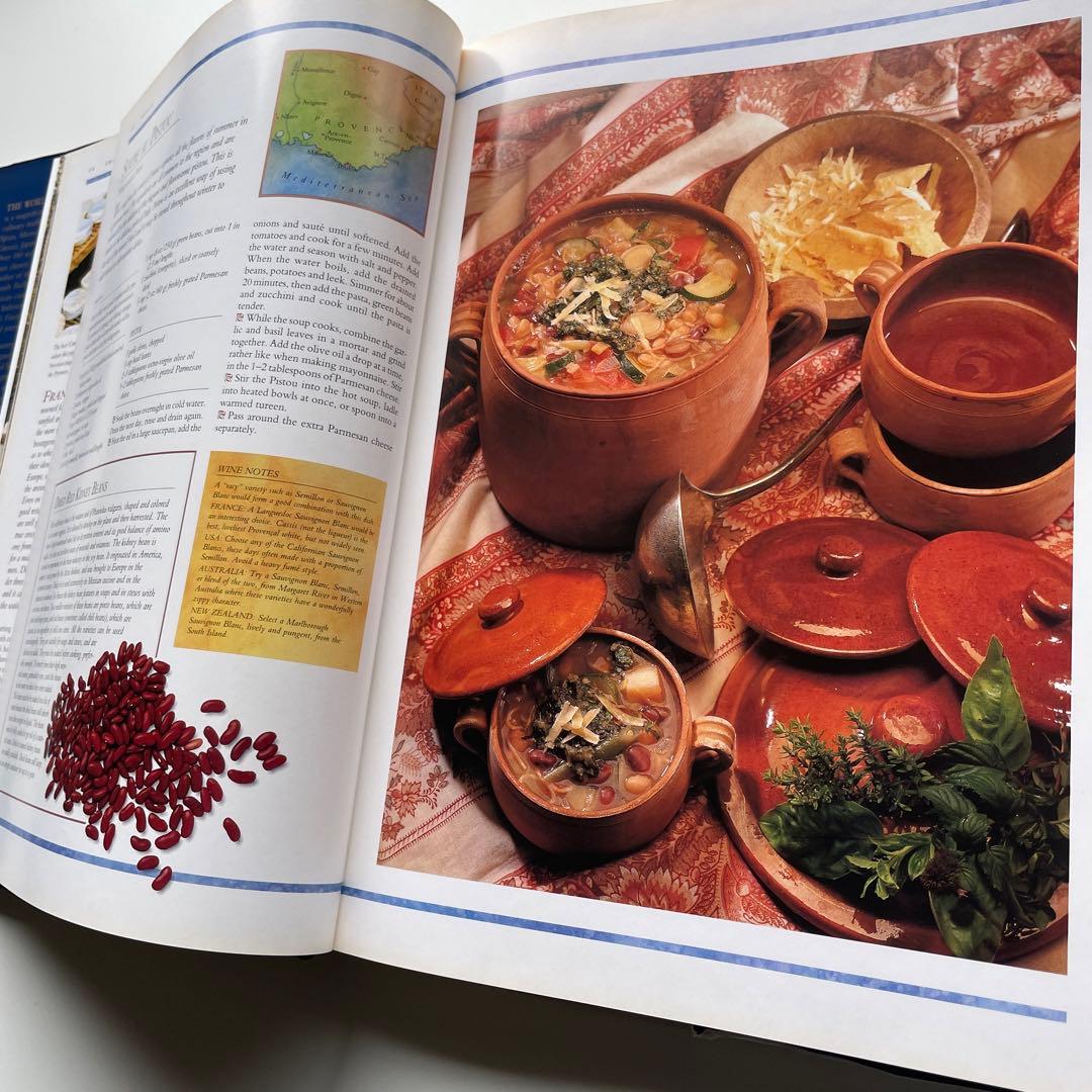 洋書「THE WORLD ′S  FINEST FOOD」世界の料理・大型本