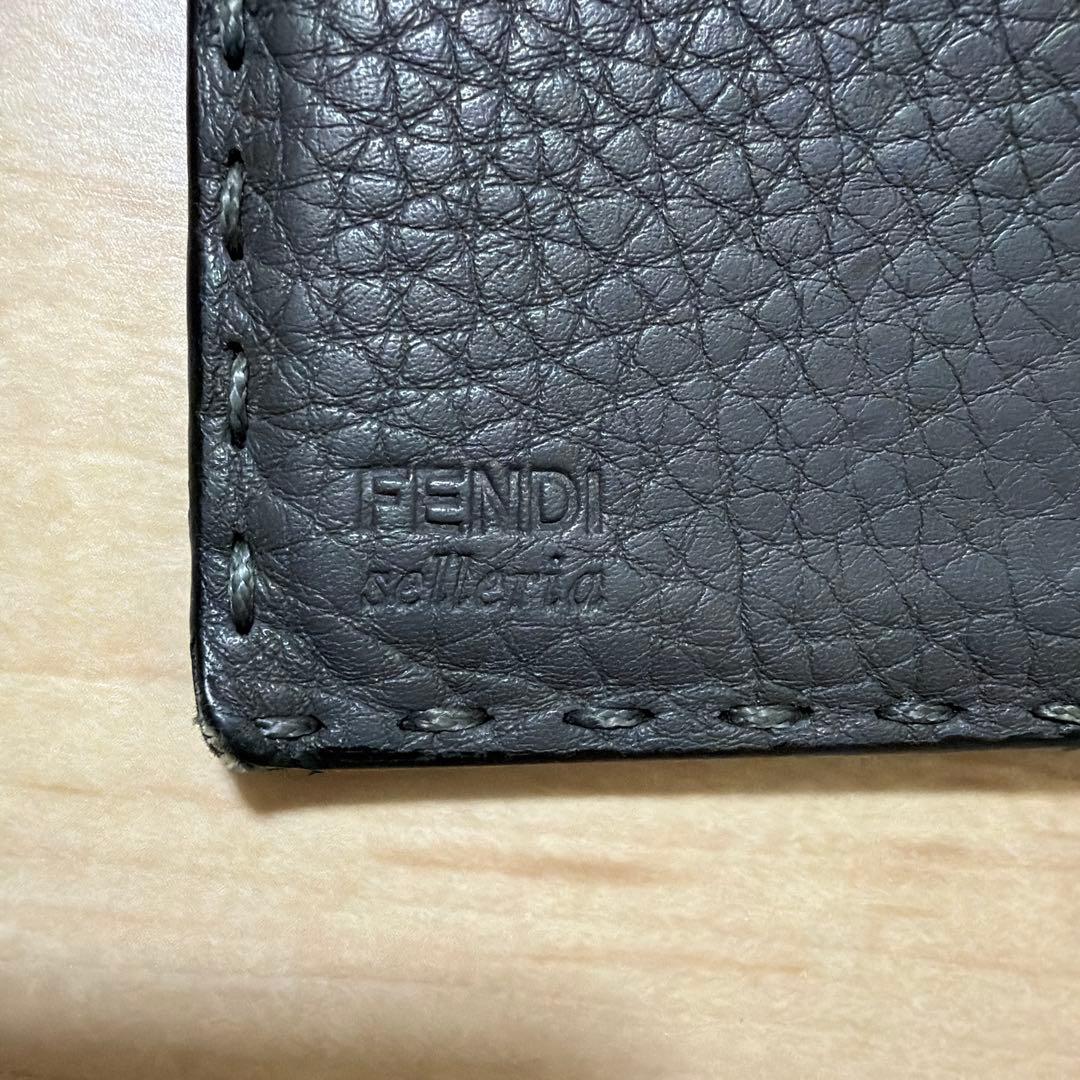 V*y様 FENDI ダークグレー 三つ折り財布　セレリア
