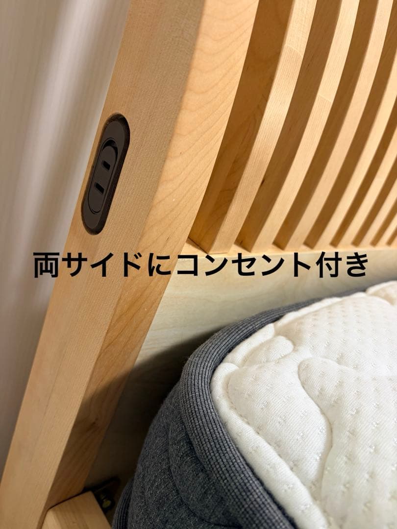 【処分予定】クイーンサイズ ベッドフレーム 無垢材 両サイドコンセント付き