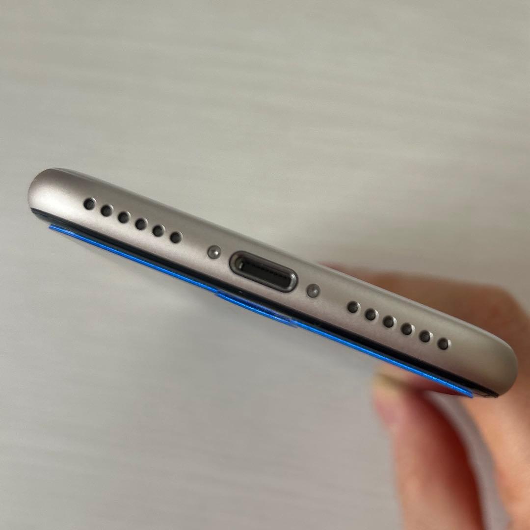 ほぼ未使用品　iPhone SE 第3世代　64GB スターライト