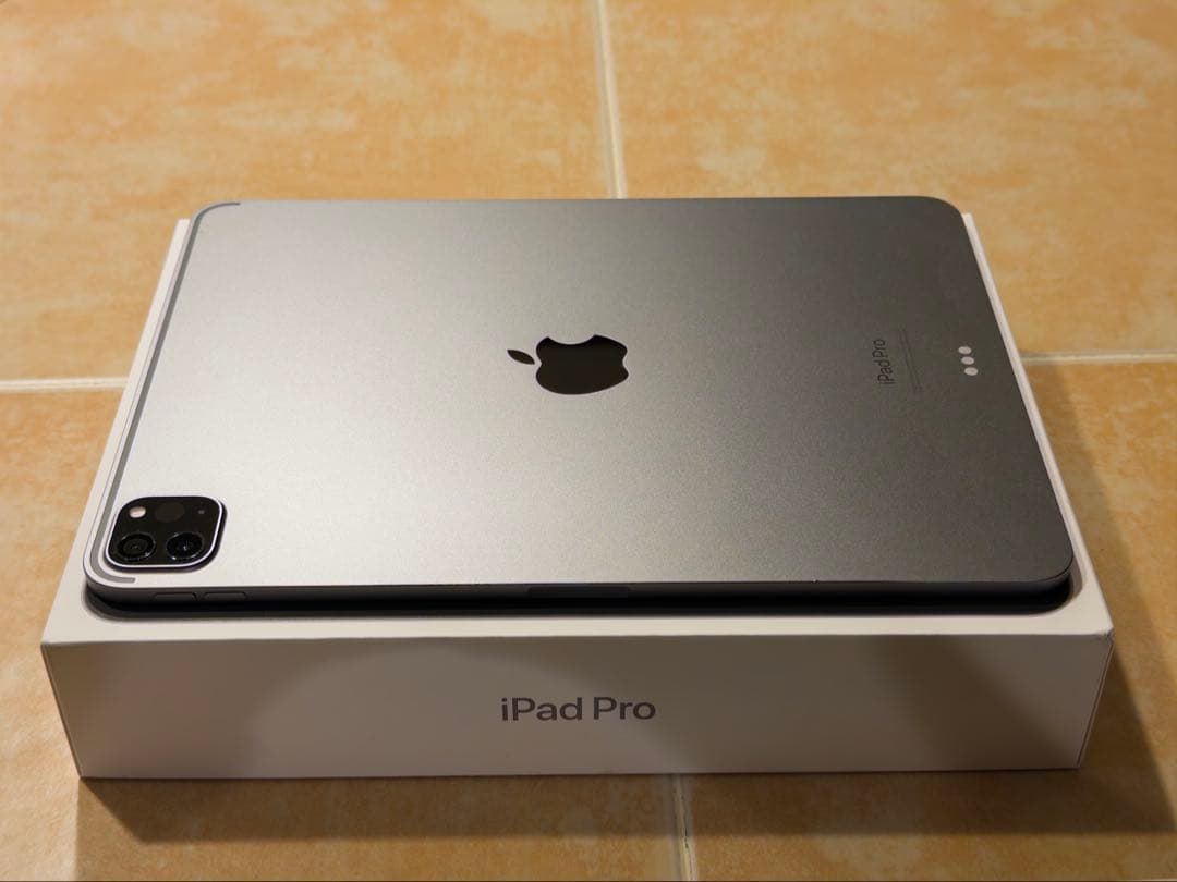 iPad Pro 11インチ4世代128GB M2 バッテリ100%保証内+ペン
