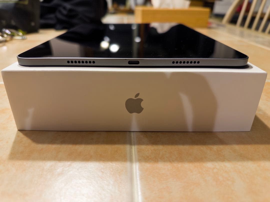 iPad Pro 11インチ4世代128GB M2 バッテリ100%保証内+ペン