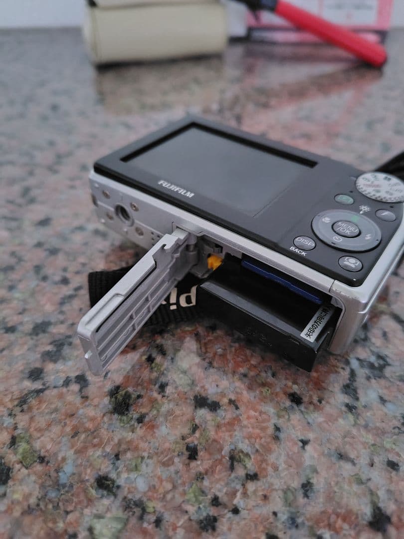 【良品】FUJIFILM FinePix F40fd デジタルカメラ