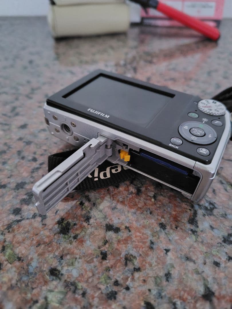 【良品】FUJIFILM FinePix F40fd デジタルカメラ