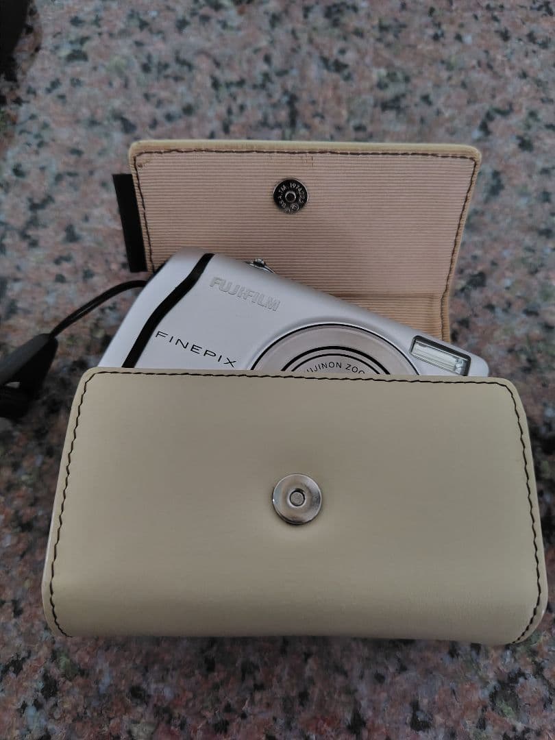 【良品】FUJIFILM FinePix F40fd デジタルカメラ