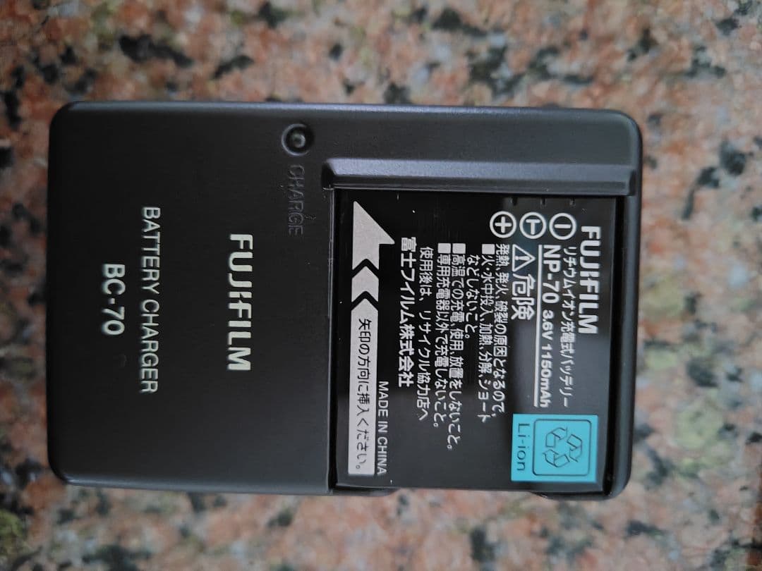 【良品】FUJIFILM FinePix F40fd デジタルカメラ