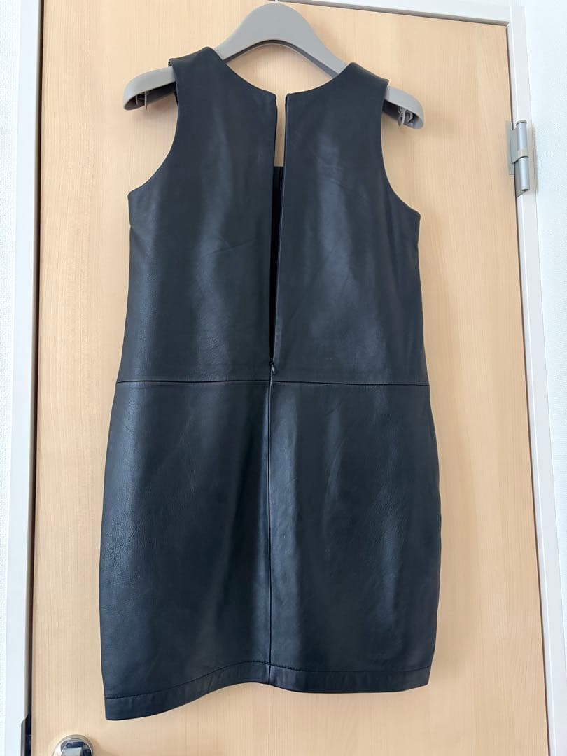 黒 レザー ノースリーブワンピース