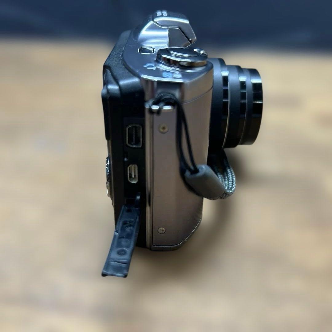 OLYMPUS SZ-14 シルバー / 光学24倍ズーム / ケース・充電器付