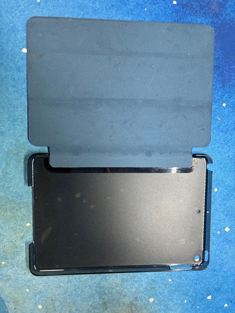Apple iPad mini5セルラー（au）シルバー ケース付き