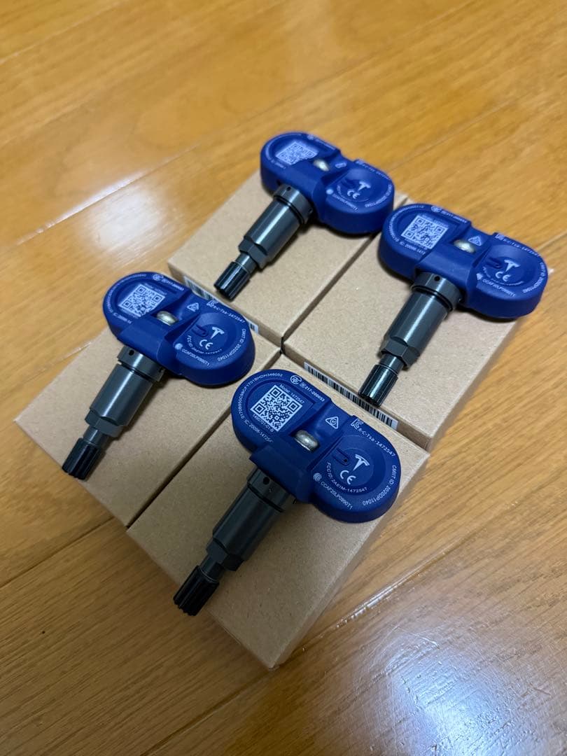 【新品未使用】テスラ純正　タイヤ空気圧監視センサー (TPMS) 4個セット
