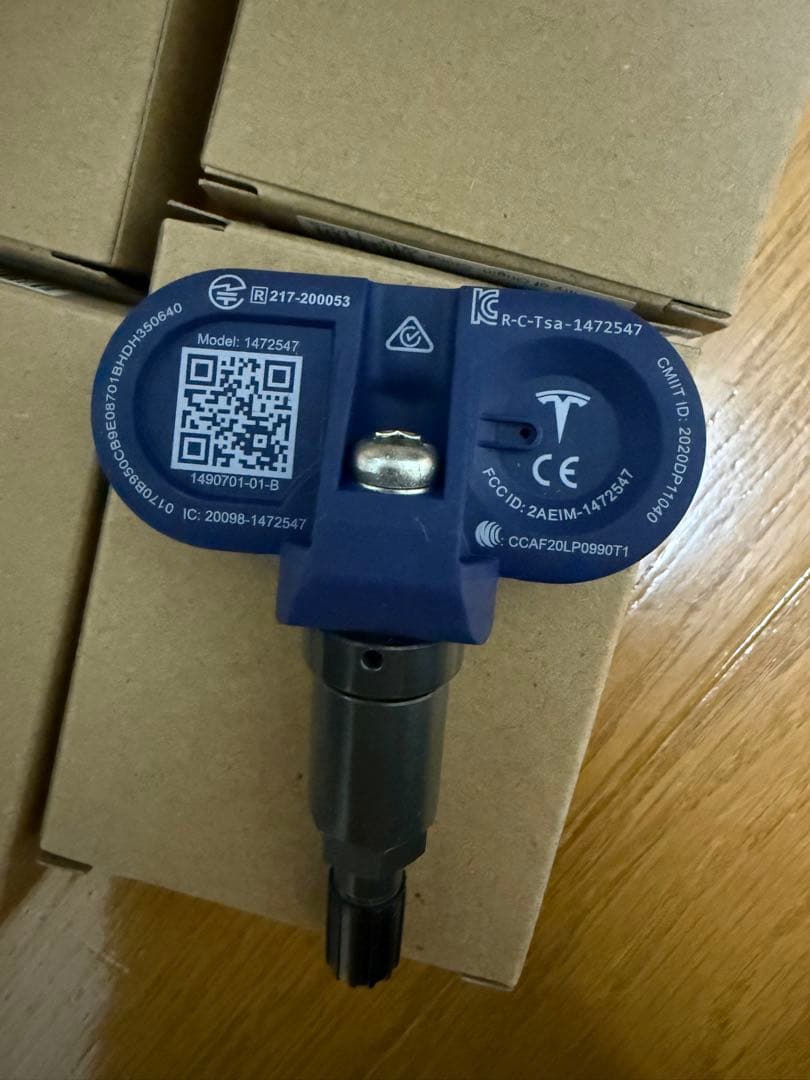 【新品未使用】テスラ純正　タイヤ空気圧監視センサー (TPMS) 4個セット
