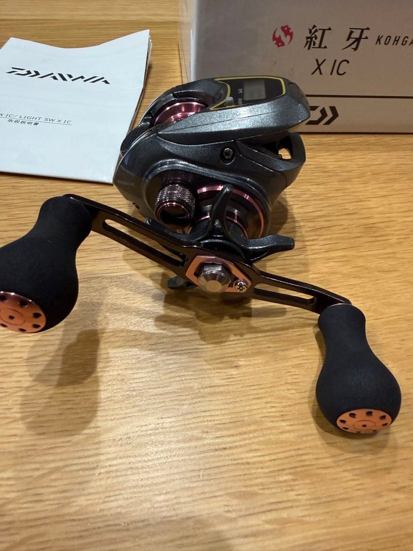 ダイワ　19 紅牙 X IC (右ハンドル) カウンター付き小型両軸リール