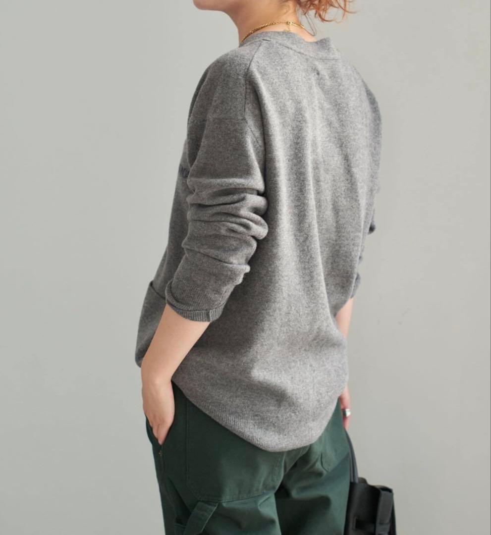 Spick & Span ロゴジャガード Vネックカーディガン