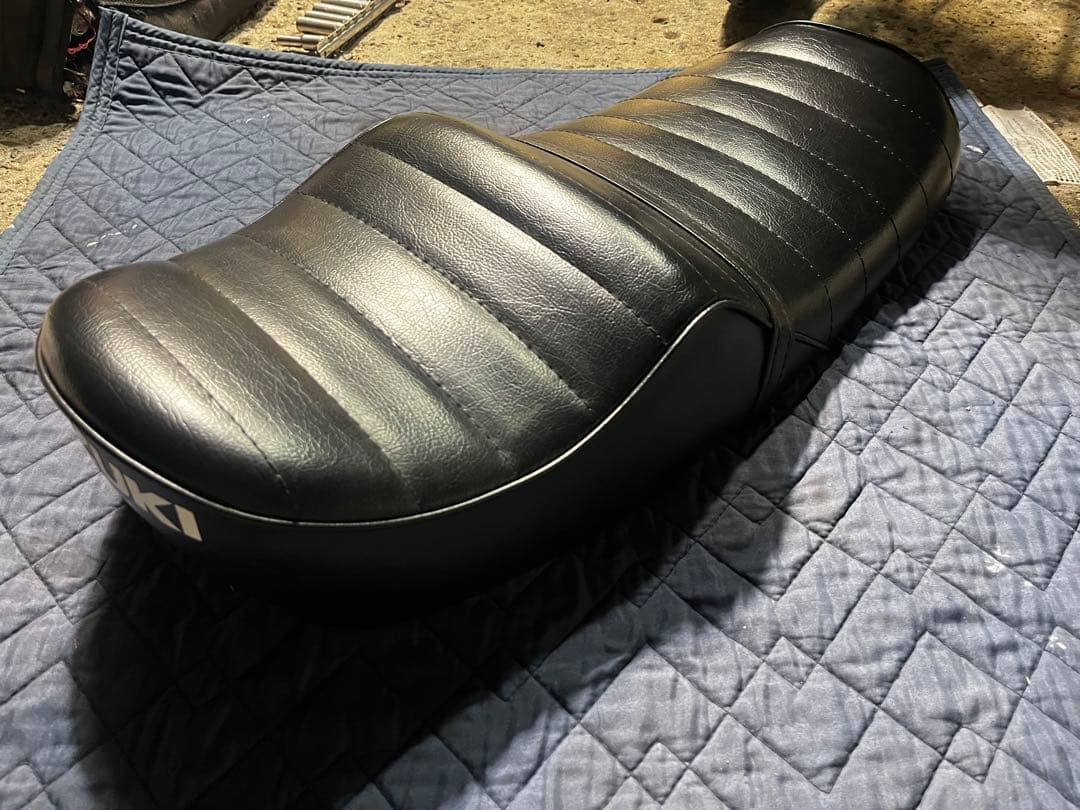 美品 GT380 前期後期 タックロールシート