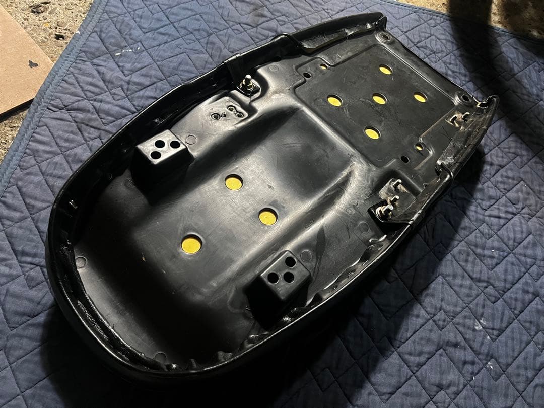 美品 GT380 前期後期 タックロールシート