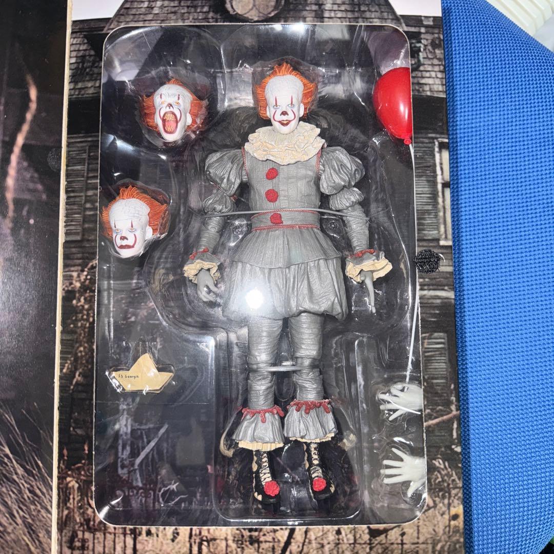 NECA IT ペニーワイズ フィギュア