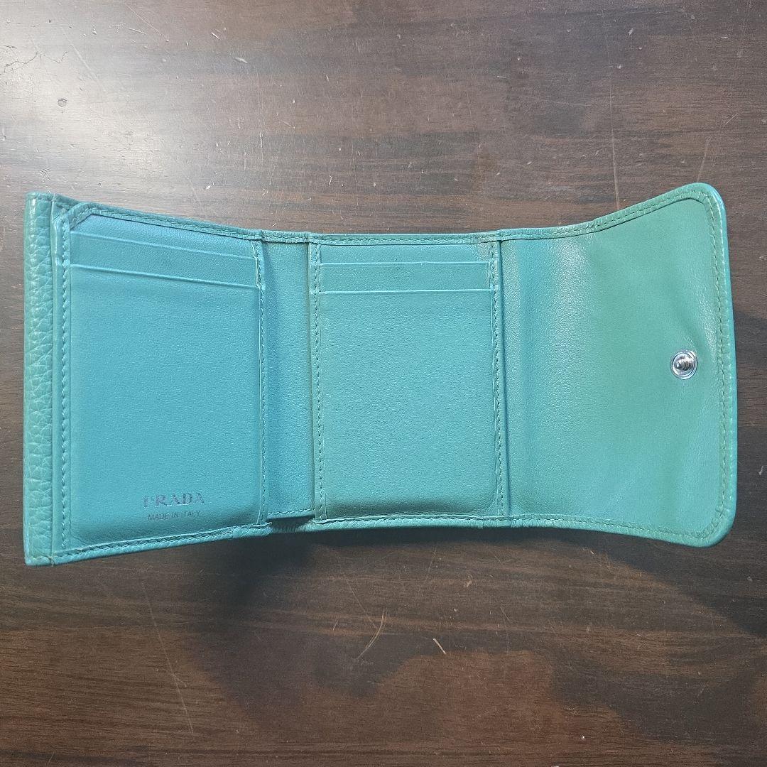 PRADA グリーンレザー三つ折り財布