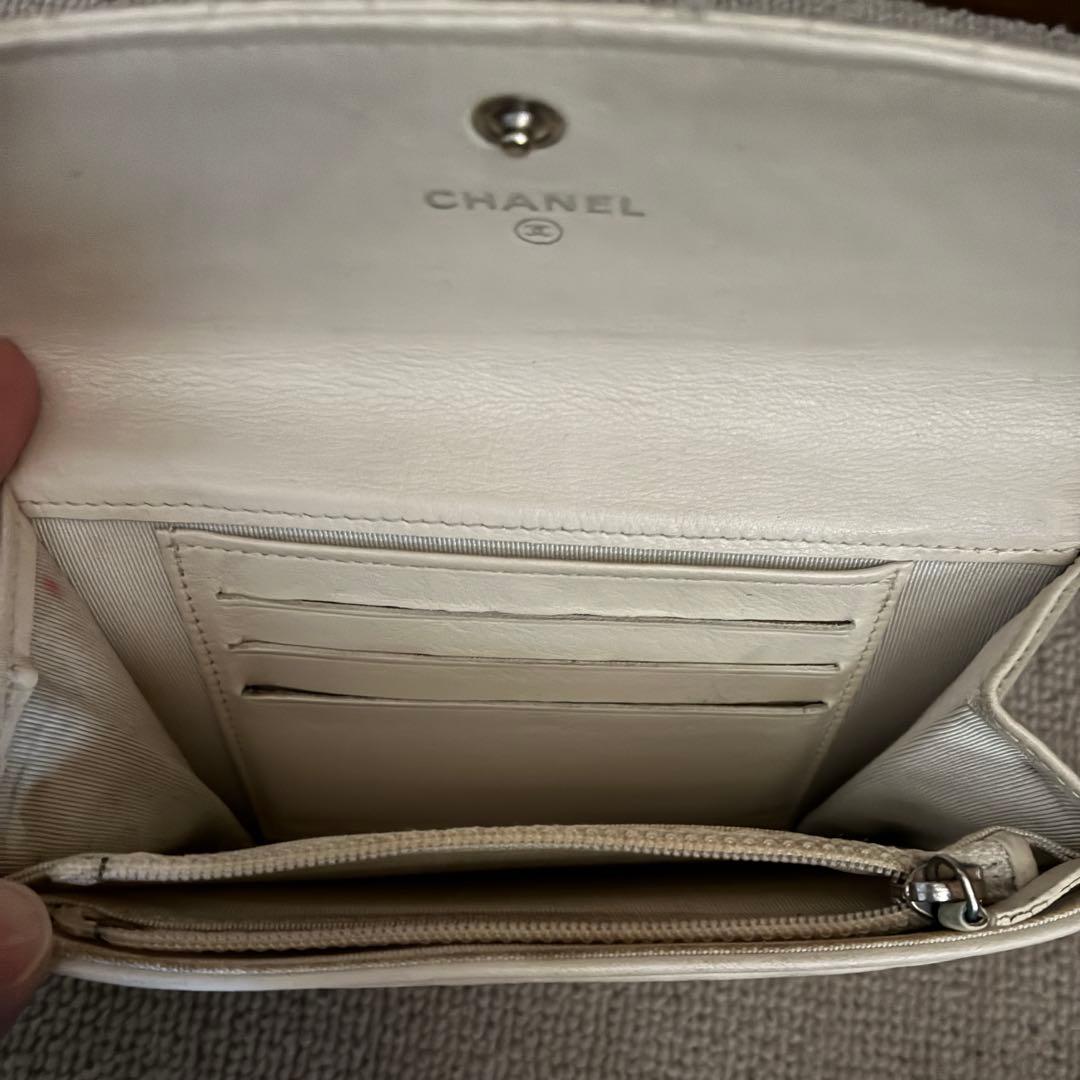 シャネル財布　二つ折り財布　CHANEL ココマーク　オフホワイト